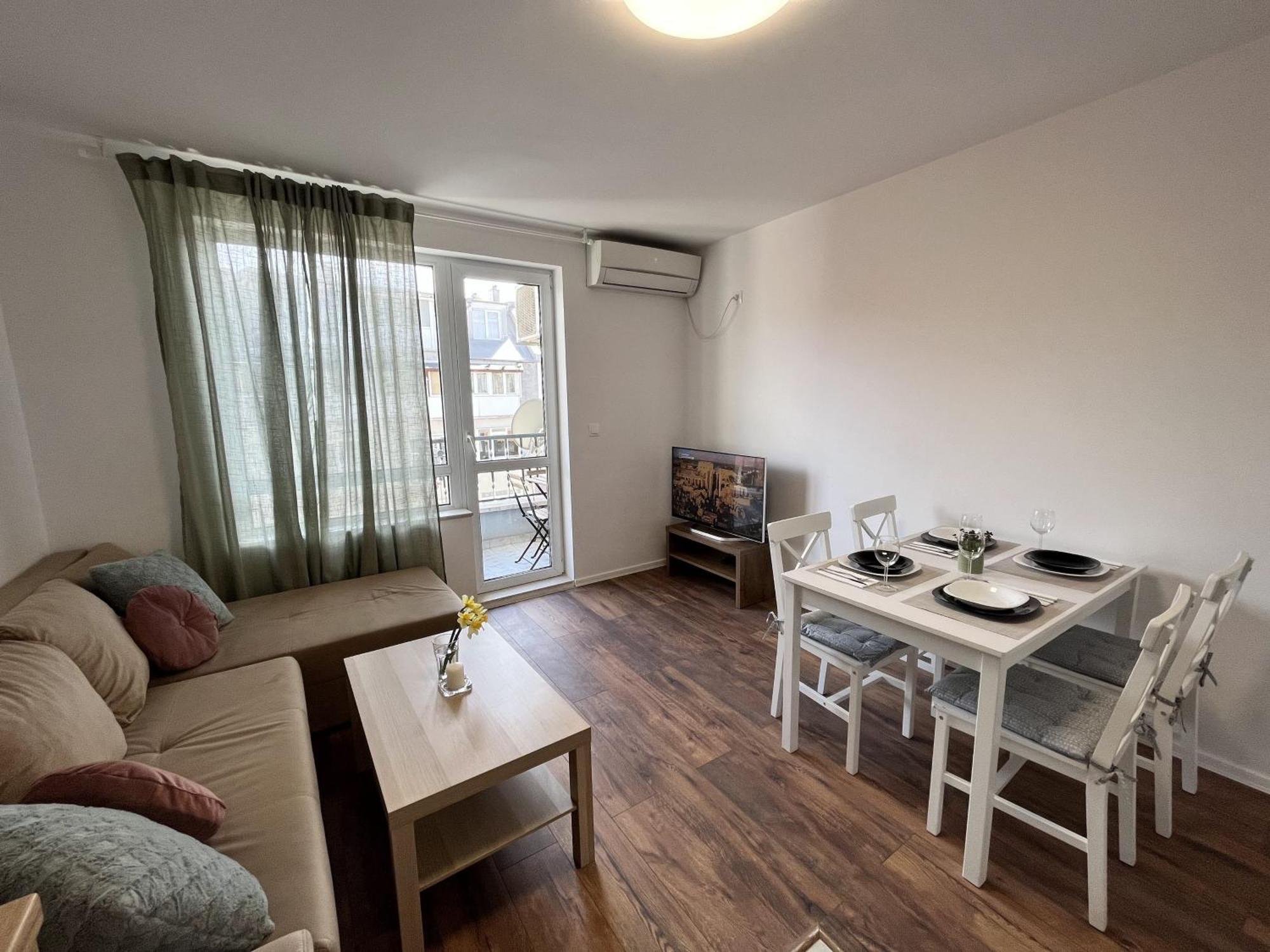 Central Cosy, Fully Renovated 2Bd Near The Cathedral 瓦爾納 外观 照片