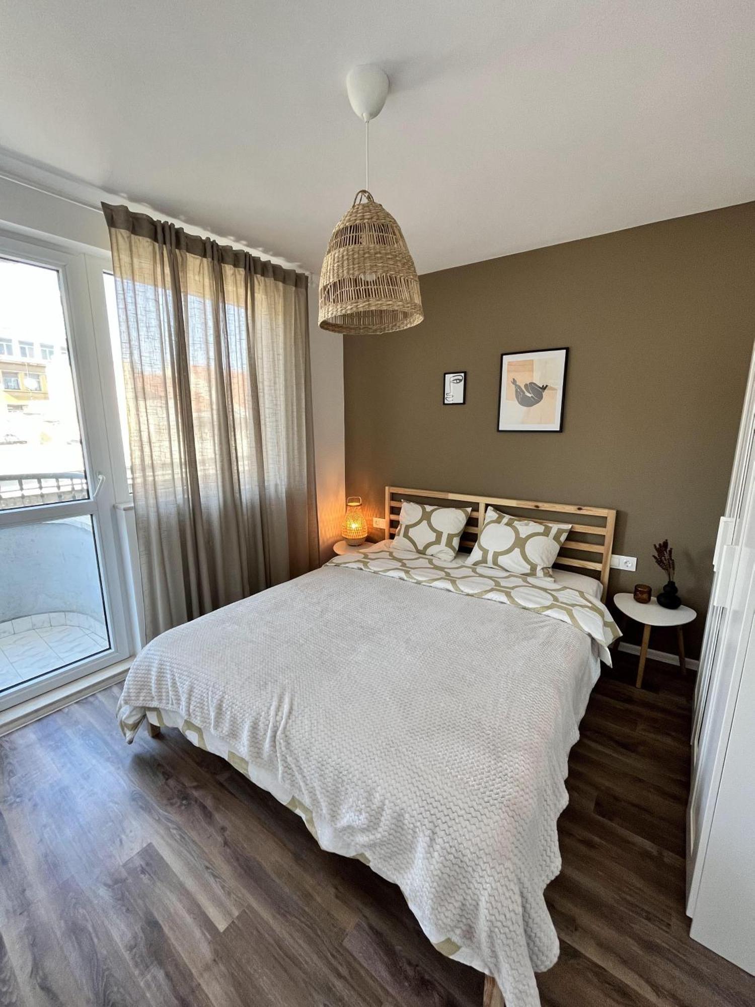 Central Cosy, Fully Renovated 2Bd Near The Cathedral 瓦爾納 外观 照片