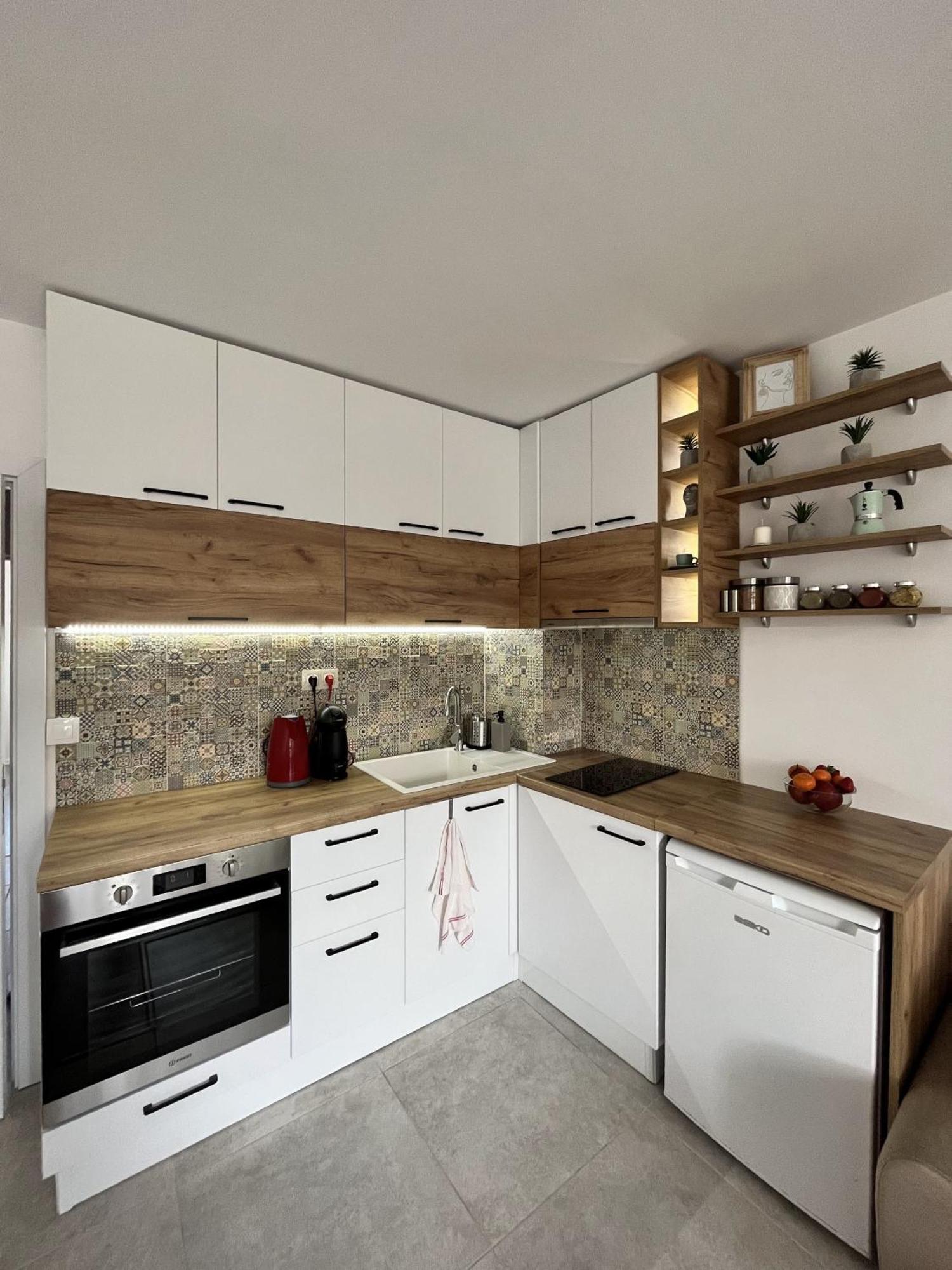 Central Cosy, Fully Renovated 2Bd Near The Cathedral 瓦爾納 外观 照片