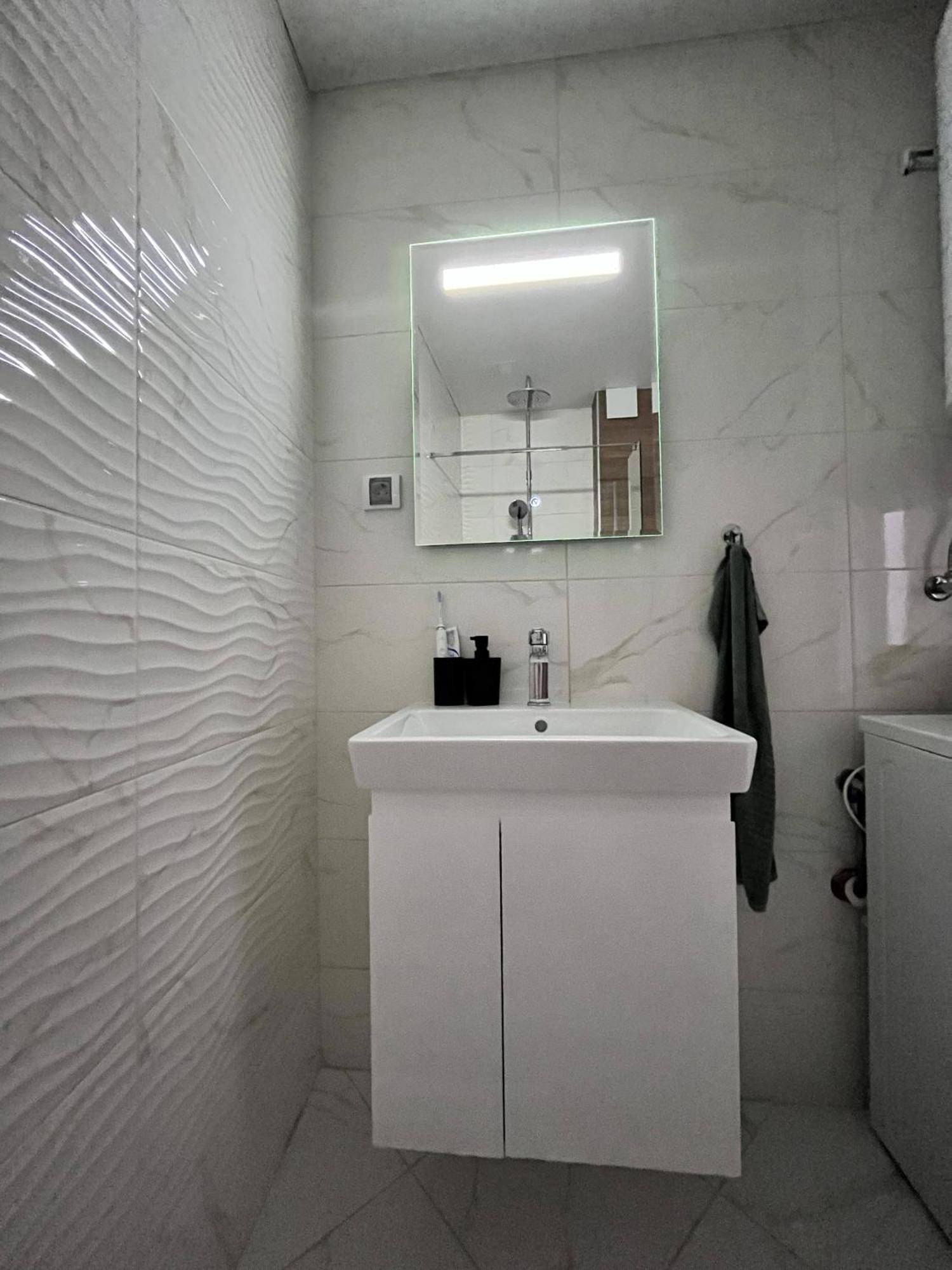 Central Cosy, Fully Renovated 2Bd Near The Cathedral 瓦爾納 外观 照片