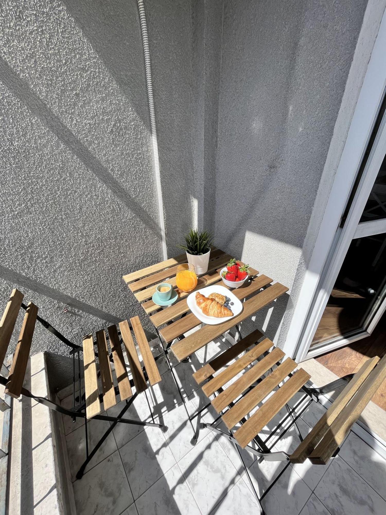 Central Cosy, Fully Renovated 2Bd Near The Cathedral 瓦爾納 外观 照片